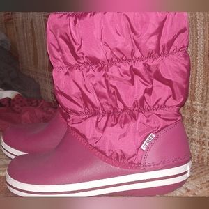 Crocs Winter Puff Boots 14614 women's sz.9 nylon shaft for warmth